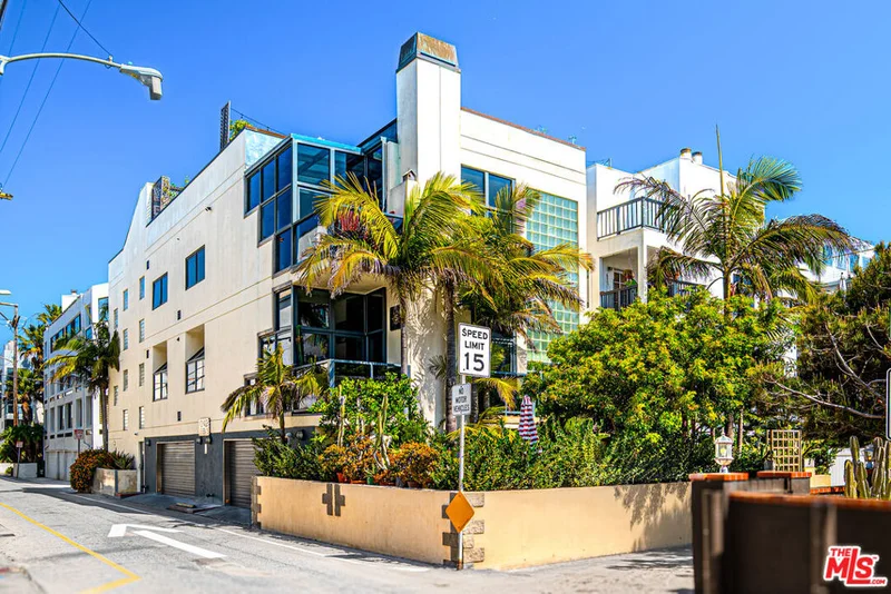 Photo 2 of 11 Voyage Street