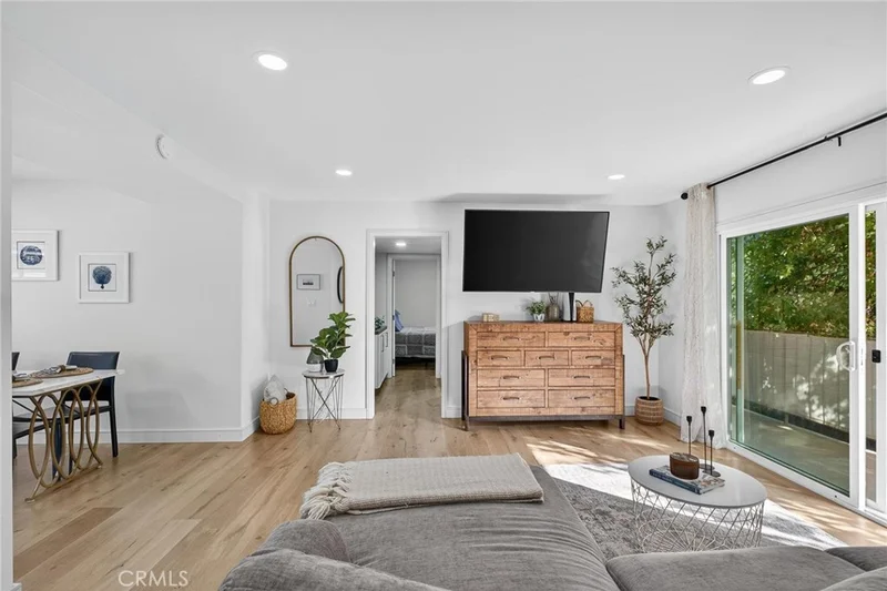 14903 S Normandie 204 photo 2