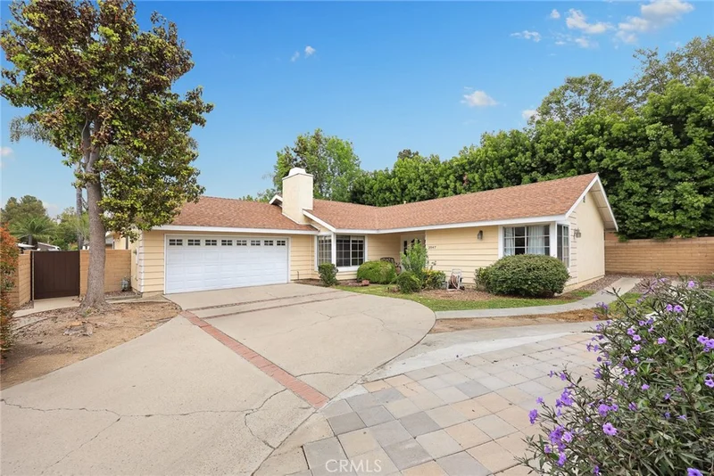 Photo 2 of 2047 E Fern Drive