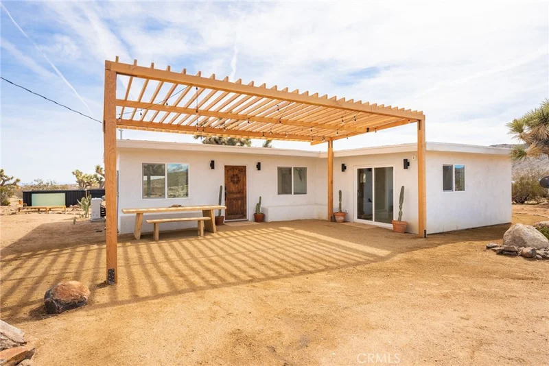 Photo 2 of 1571 Covelo Avenue