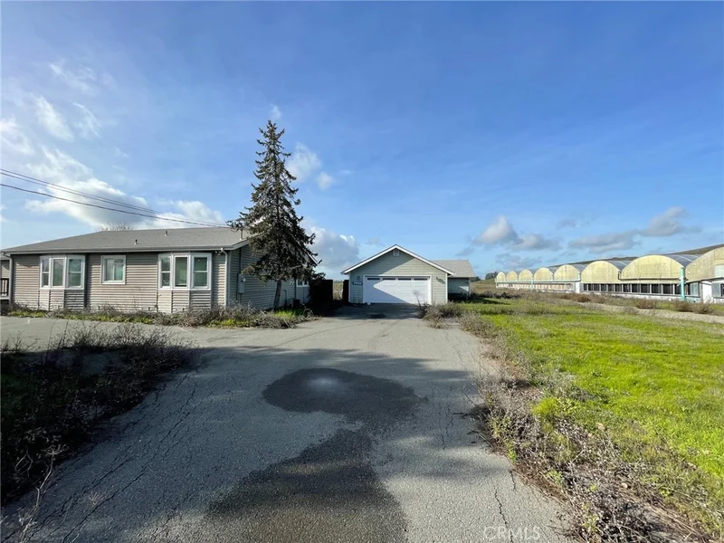 4867 Lakeville photo 2