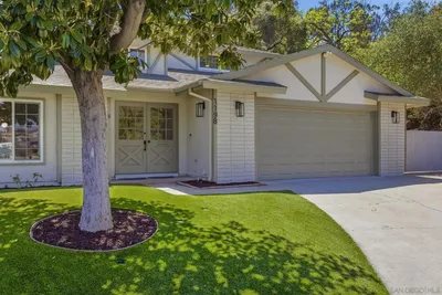1198 Benjamin Pl photo 2