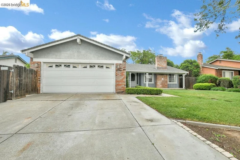 1040 Kapareil Dr, Tracy, CA 95376