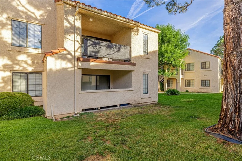 Photo 2 of 2554 Olive 82