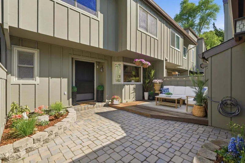 104 Cherry Hill Court photo 2