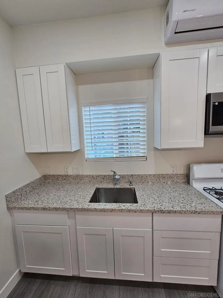 Photo 2 of 2702 Grove St 04