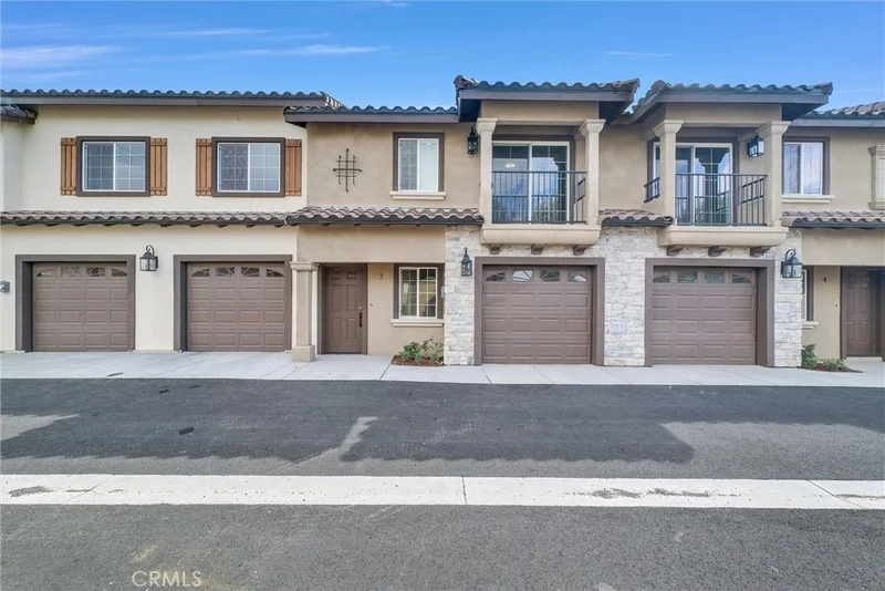 16385 Valencia Avenue 3 photo 2