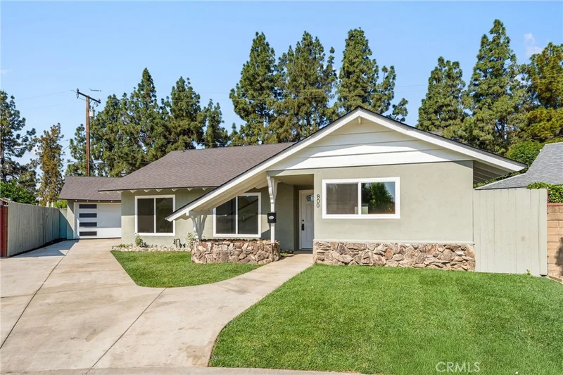Photo 2 of 800 E Sandra Avenue