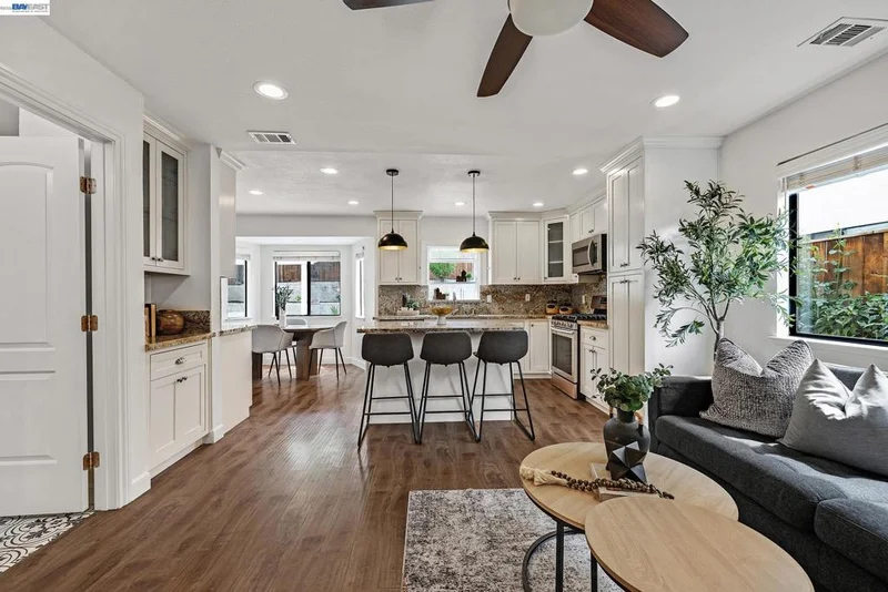 3286 Whitesand Court