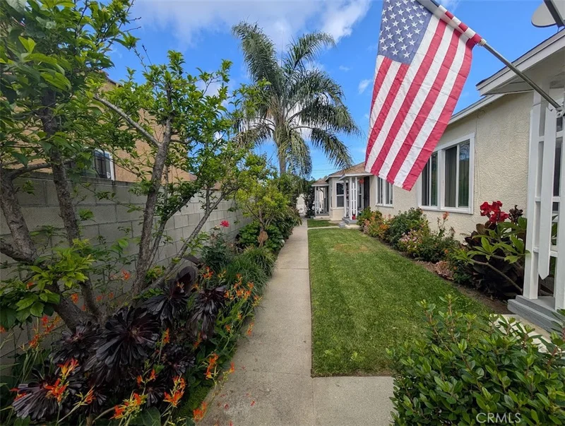 Photo 2 of 1903 Cabrillo C