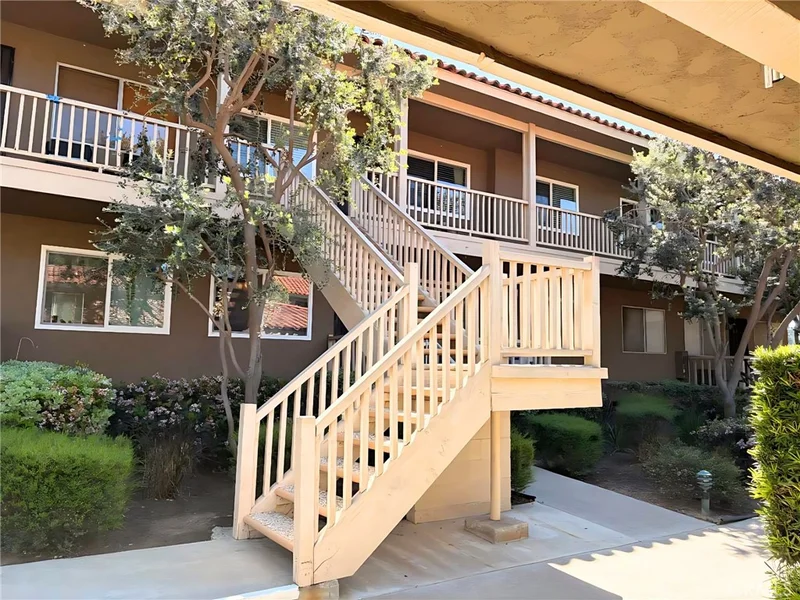 555 S La Veta Park 234, Orange, CA 92868