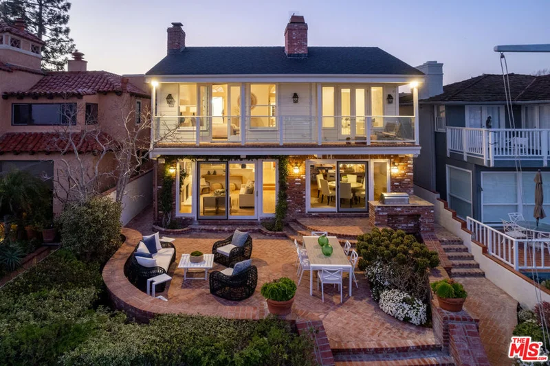 2722 Bayshore, Newport Beach, CA 92663