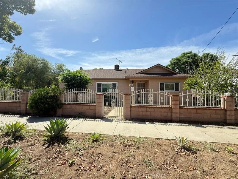 122 E Park photo 2