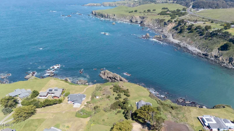 2771 Seaside Court, Albion, CA 95410