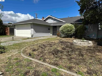 378 Acacia St photo 2