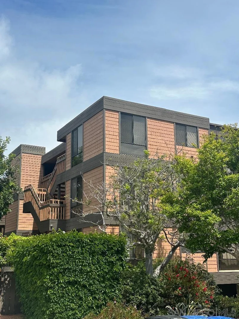 2960 Lawrence St., San Diego, CA 92106