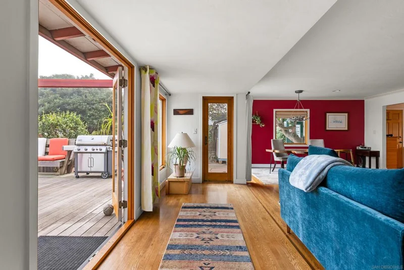 541 Tarento Dr photo 2
