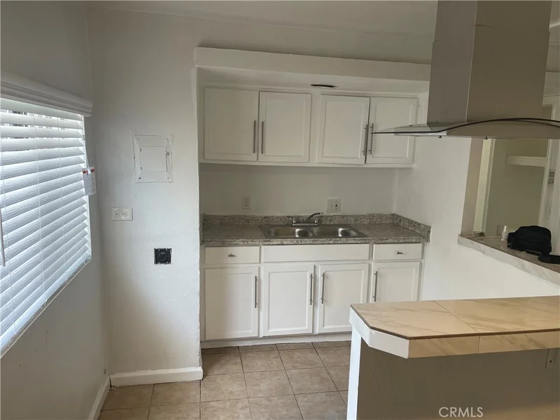 4605 Arlington 1/2 photo 2