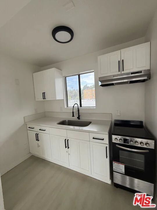 1816 N Gramercy Place 405 photo 2