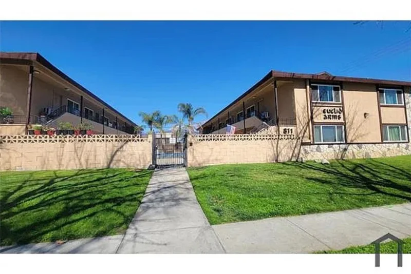 811 Orchid Court L photo 2