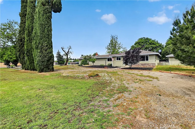 Photo 2 of 3276 E Olive Avenue