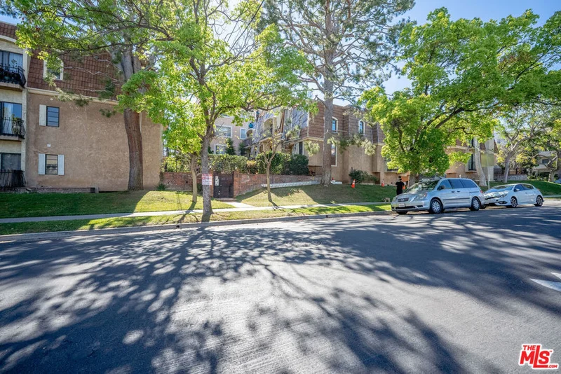 4368 W 8th Street 17 photo 2