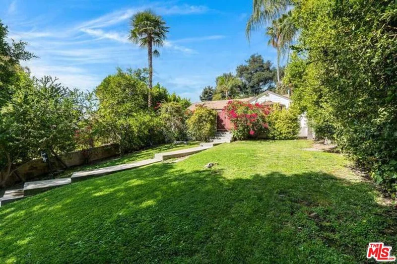 11247 Acama, North Hollywood, CA 91602