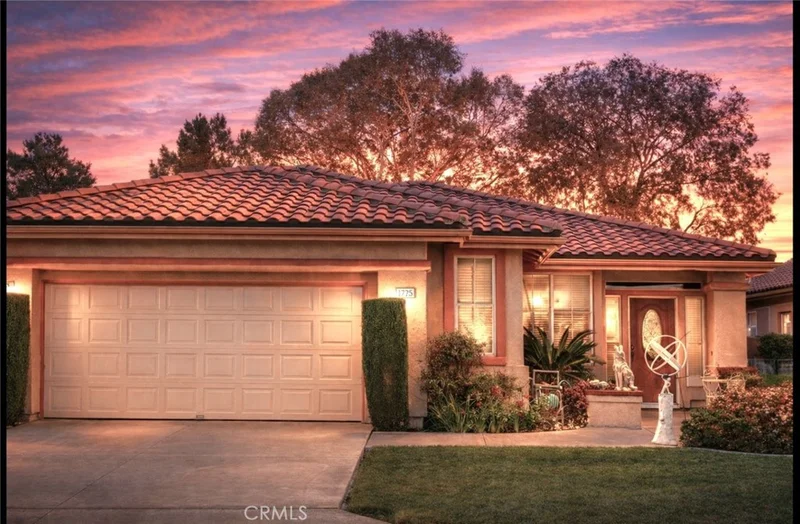 1725 Fairway Oaks photo 2