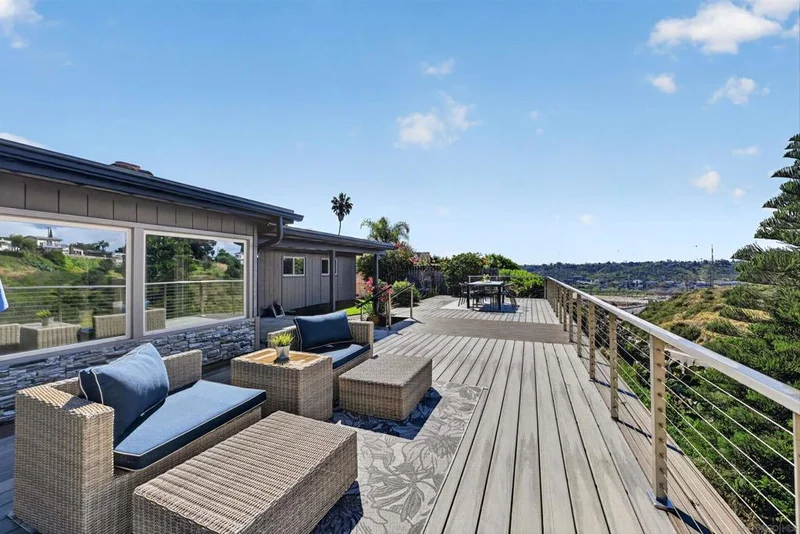 2546 MARATHON DR photo 2