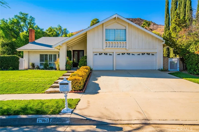 27061 Esward Drive photo 2
