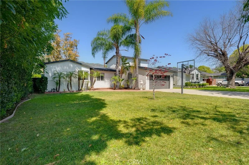 455 W Bennett Avenue, Glendora, CA 91741