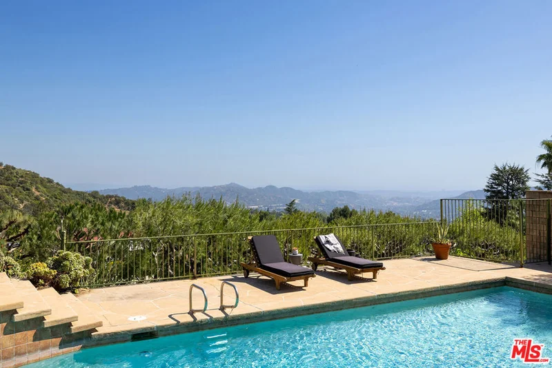 2710 Rock Pine Lane, La Crescenta, CA 91214