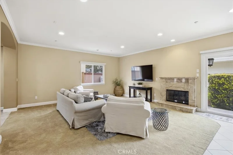 1805 Speyer Lane B photo 2