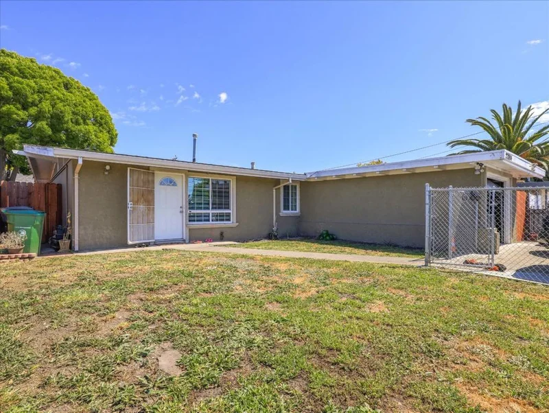Photo 2 of 27894 Biscayne Avenue