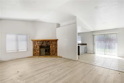 1142 W King Street photo 2