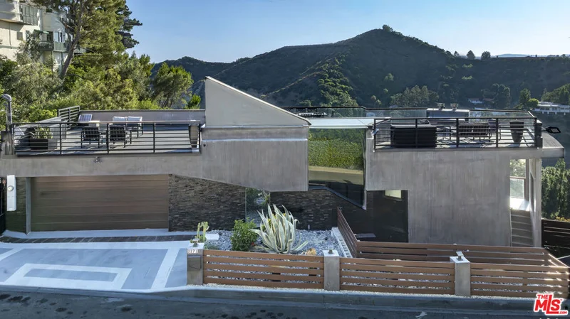 2271 Gloaming Way photo 2