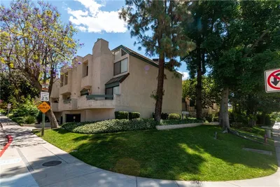 1734 N Verdugo 23 photo 2