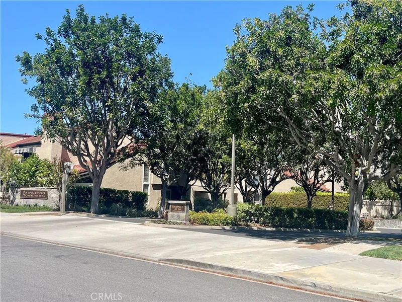 9 Stanford Court 102 photo 2