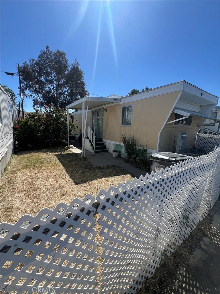 1717 E Ave I