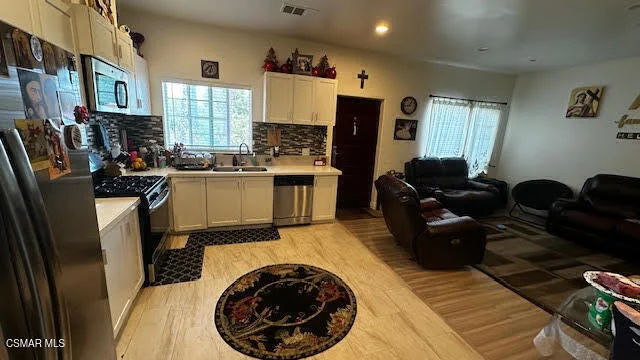 1755 Heywood Street 203 photo 2