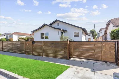 1630 Ridgeley photo 2