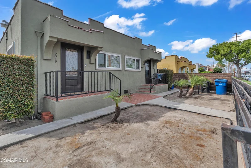 5847 S Wilton Place 5849 photo 2