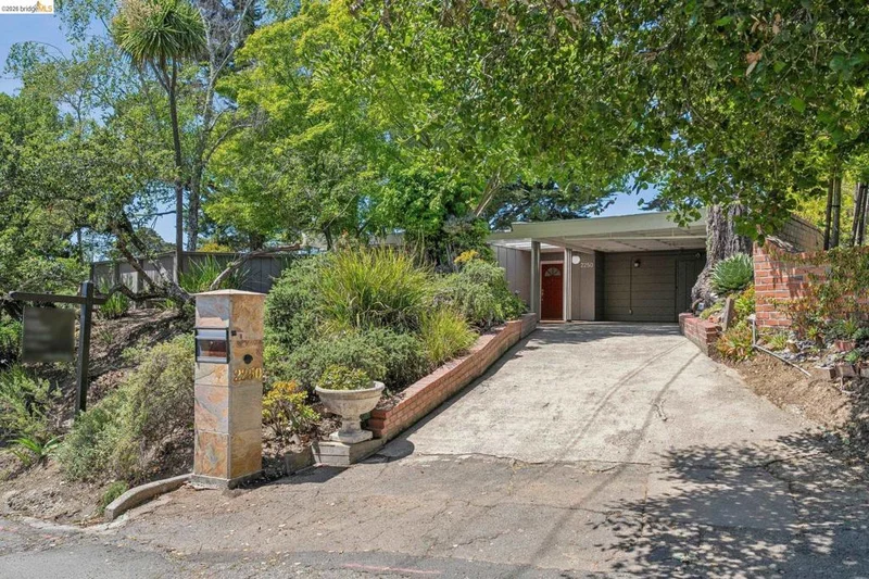 2250 Pelham Pl, Oakland, CA 94611