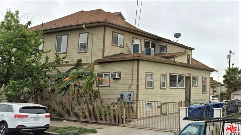 121 N Benton Way photo 2