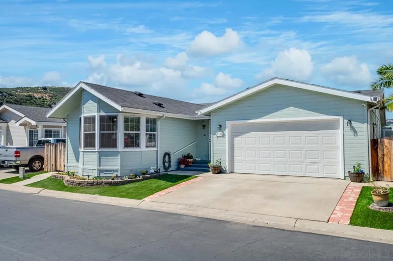 15935 Spring Oaks Rd, El Cajon, CA 92021
