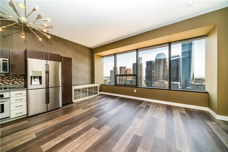 1100 Wilshire 2707 photo 2