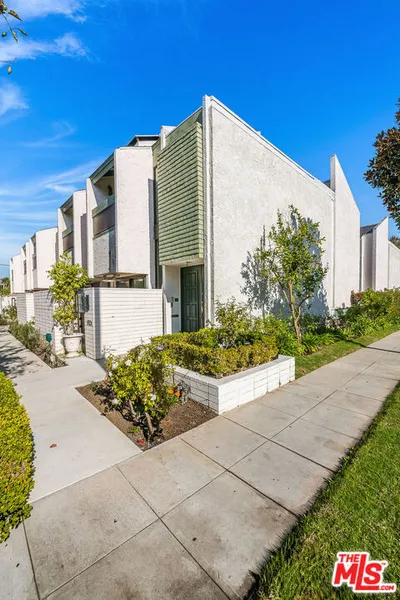 9507 W Olympic Boulevard photo 2