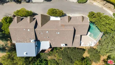 2312 Kimridge Road photo 2