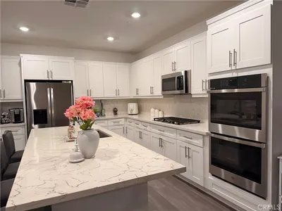 562 Hudson Way photo 2