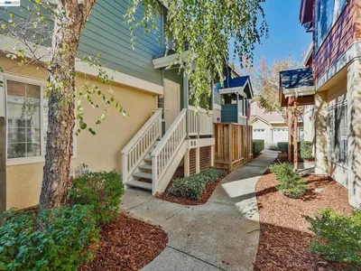 88 Manchester Drive photo 2
